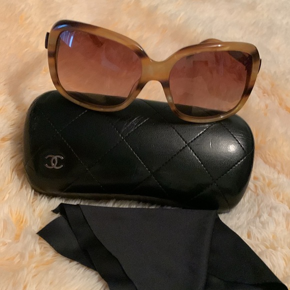 Chanel sunglasses - Picture 1 of 11